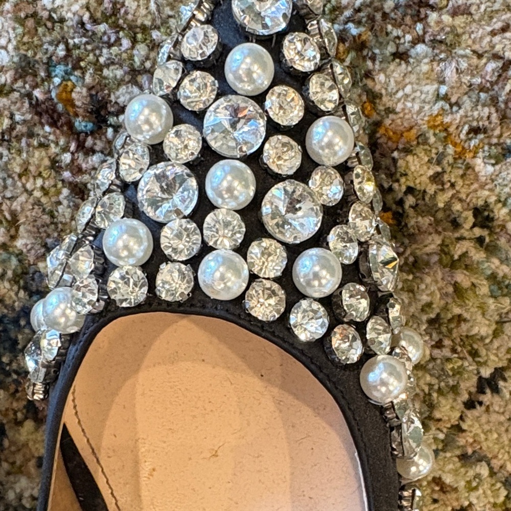 Elegant Black Heels with Crystal and Pearl Accents - Picture 5 of 6